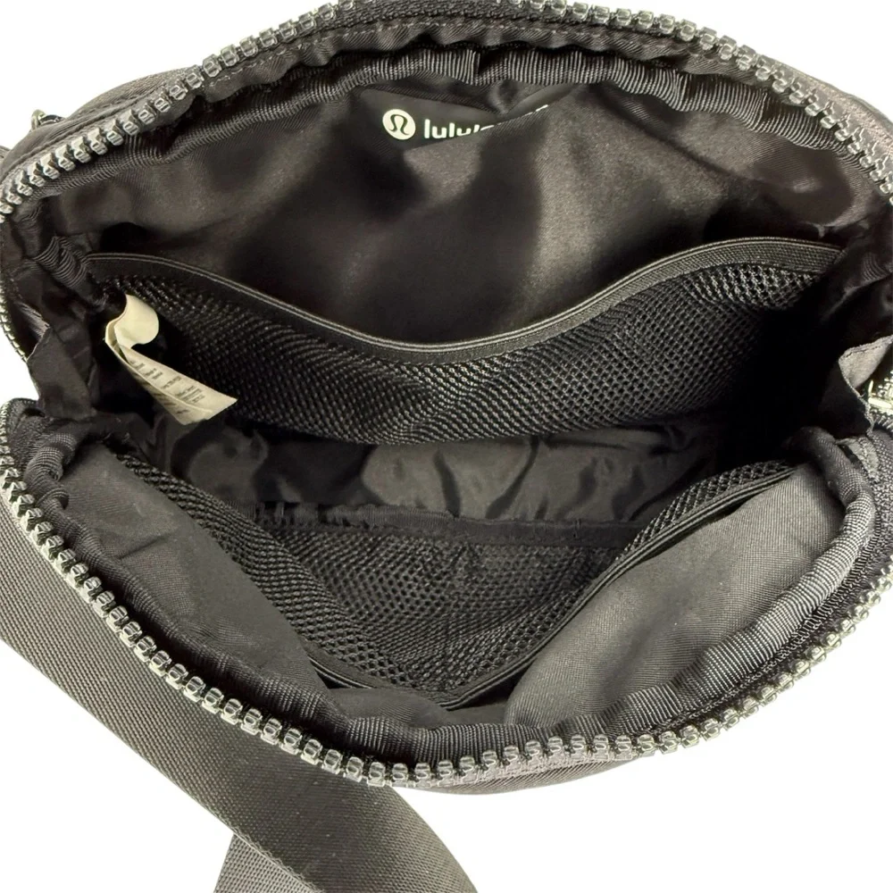 Lululemon Everywhere Belt Bag Black 1L Women’s OS - Picture 4 of 12